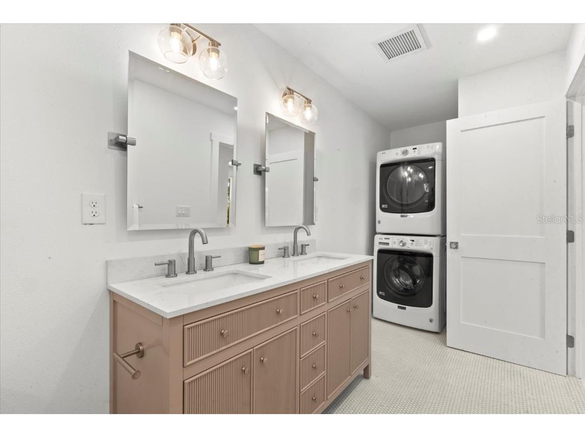 1051 Indian Beach Drive Sarasota FL 34234 A4673503 image18