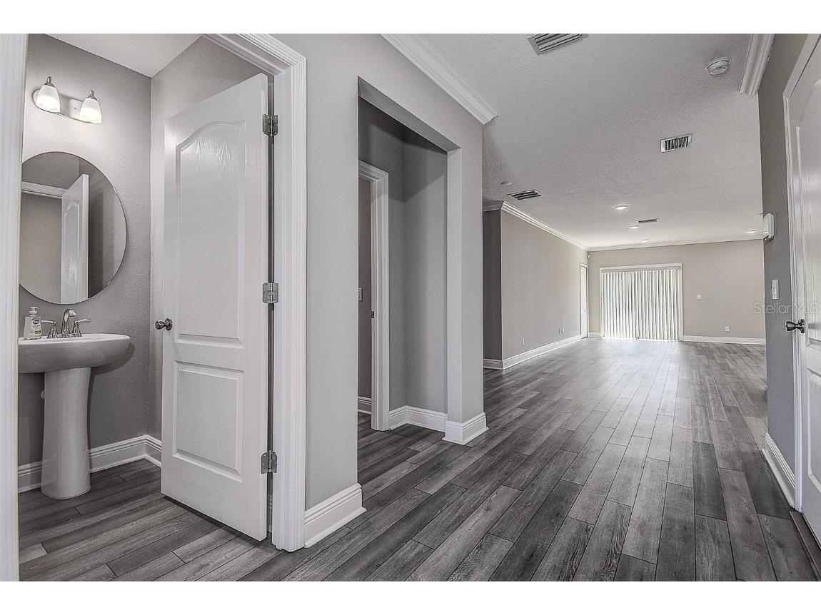 10517 Crestview Heights Avenue Thonotosassa FL 33592 TB8387238 image5