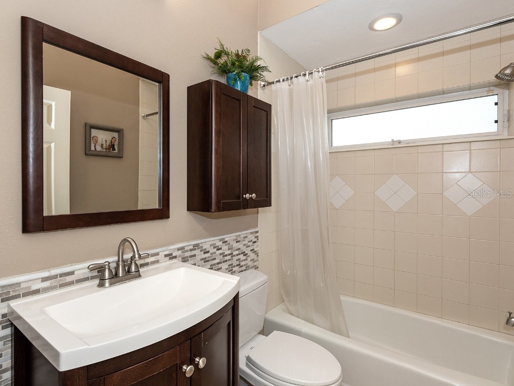 10528 Cheval Place Lakewood Ranch FL 34202 A4670723 image39