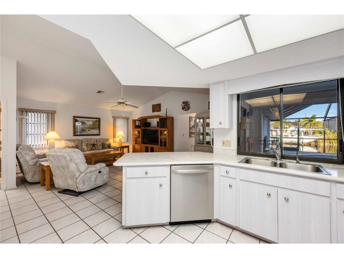 10534 Alpaca Circle Port Charlotte FL 33981 - GREEN BAY WATERWAY A4672138 image6