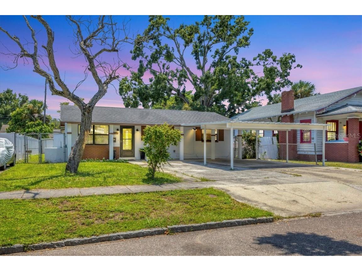 1054 13th Avenue S Saint Petersburg FL 33705 A4660777 image1