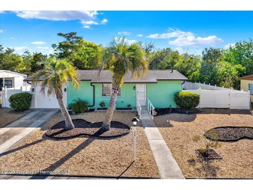 1054 Embassy Avenue Spring Hill FL 34606 W7877276 image1