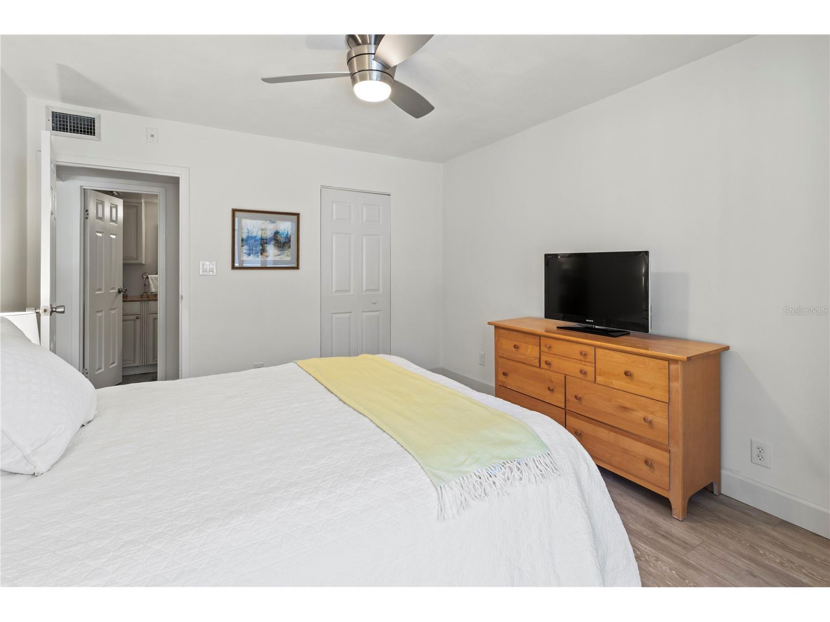 1055 W Peppertree Drive #102AA Sarasota FL 34242 A4677695 image24