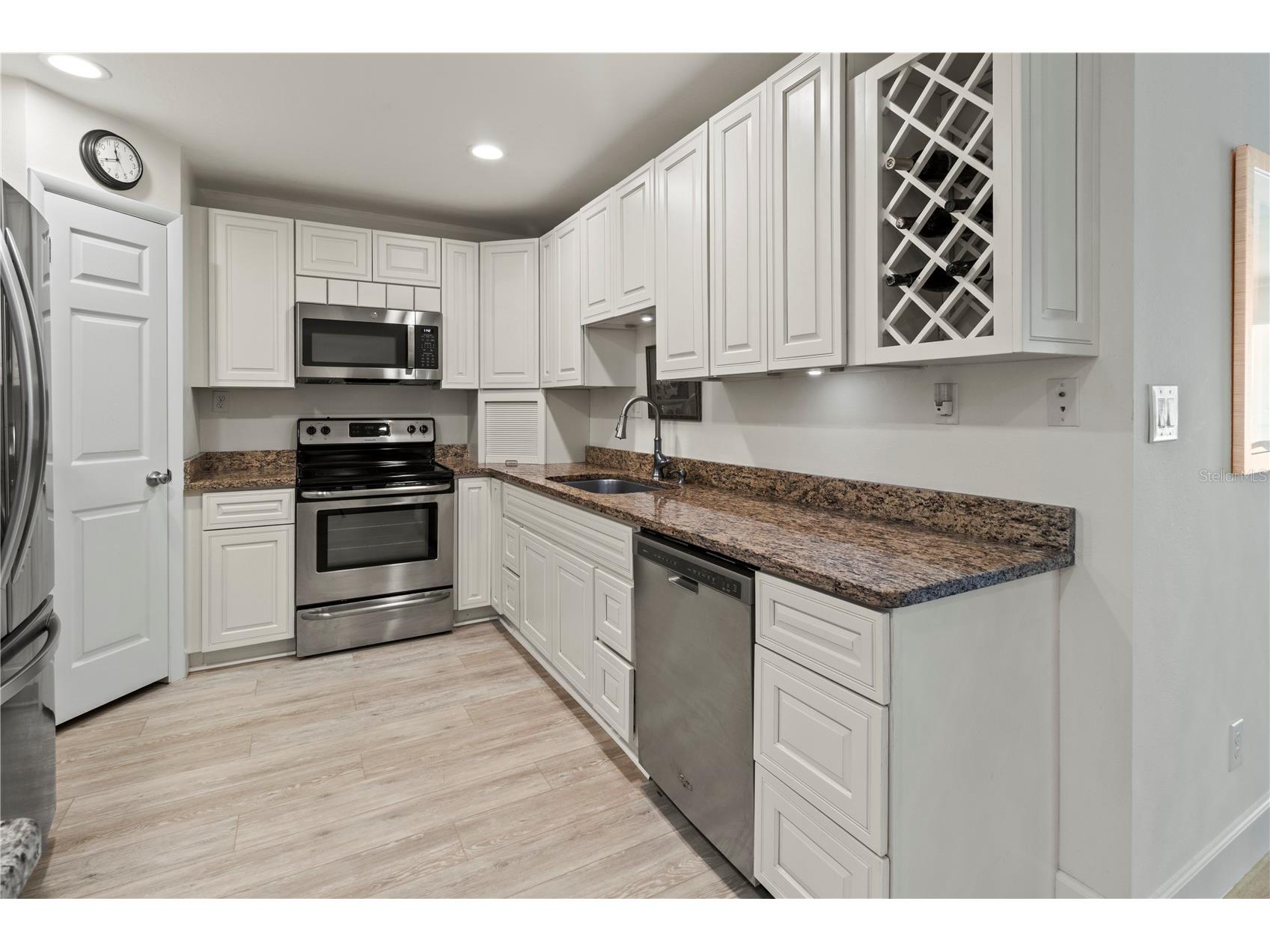 1055 W Peppertree Drive #102AA Sarasota FL 34242 A4677695 image6