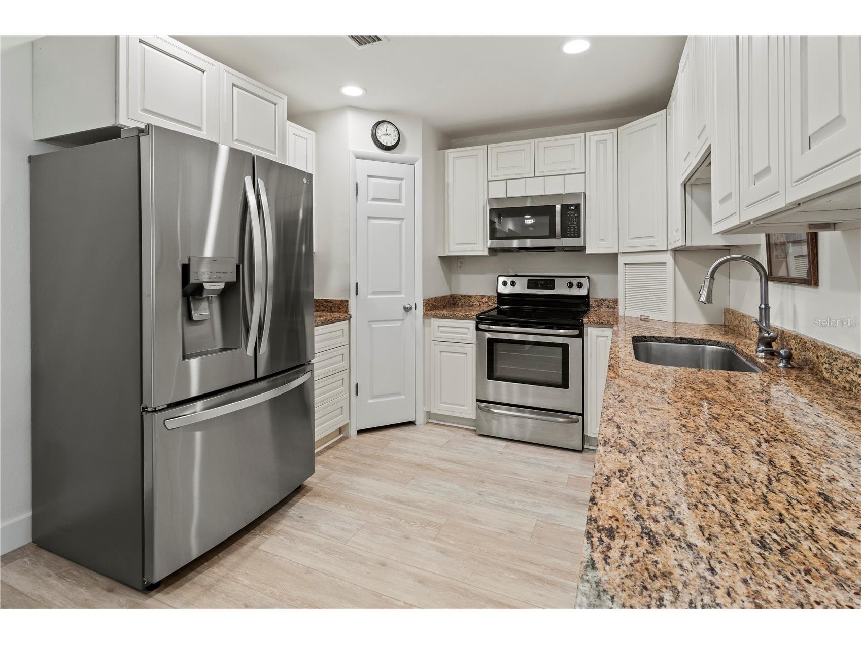1055 W Peppertree Drive #102AA Sarasota FL 34242 A4677695 image7