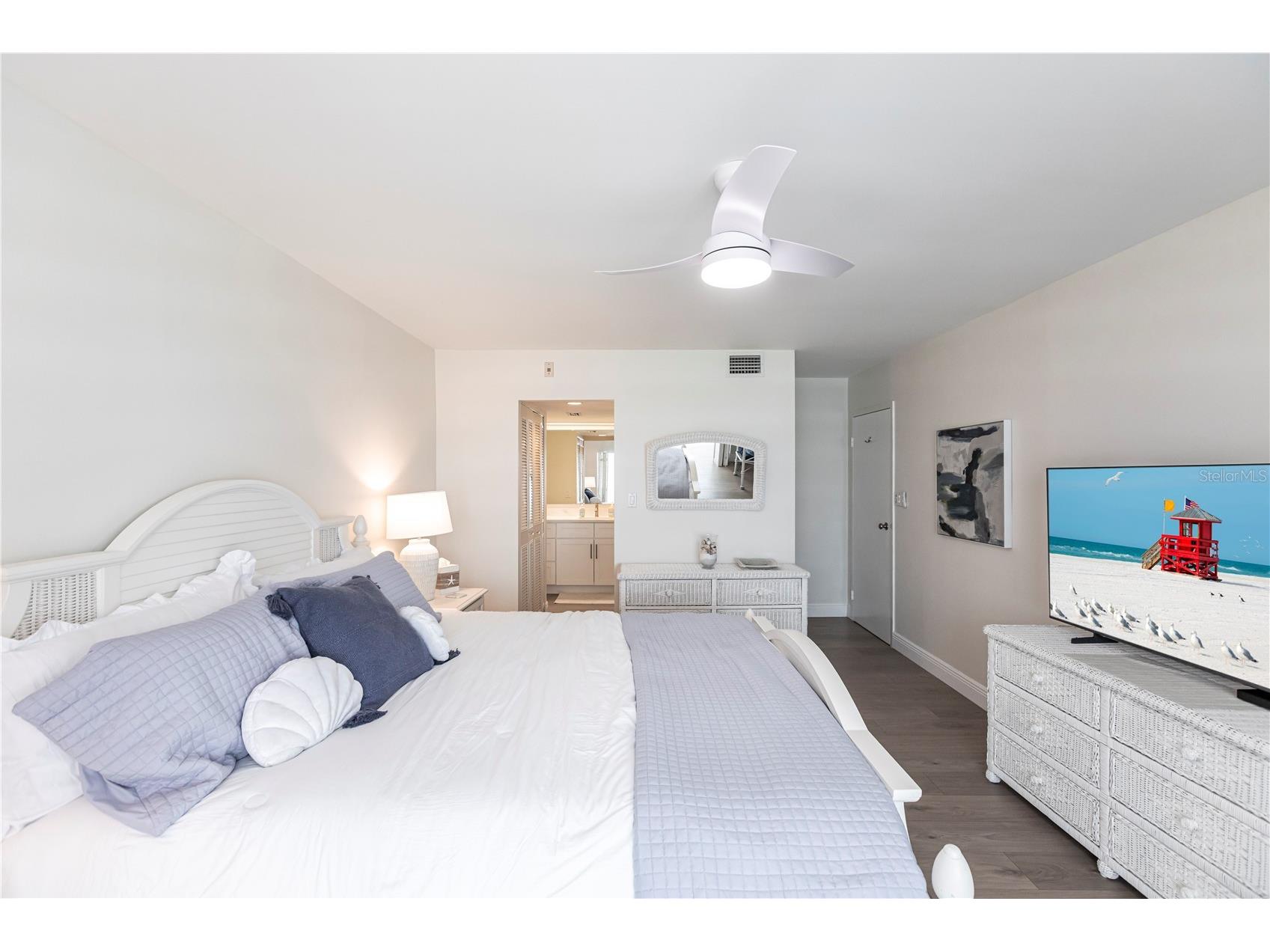 1055 W Peppertree Drive #106AA Sarasota FL 34242 TB8466871 image10