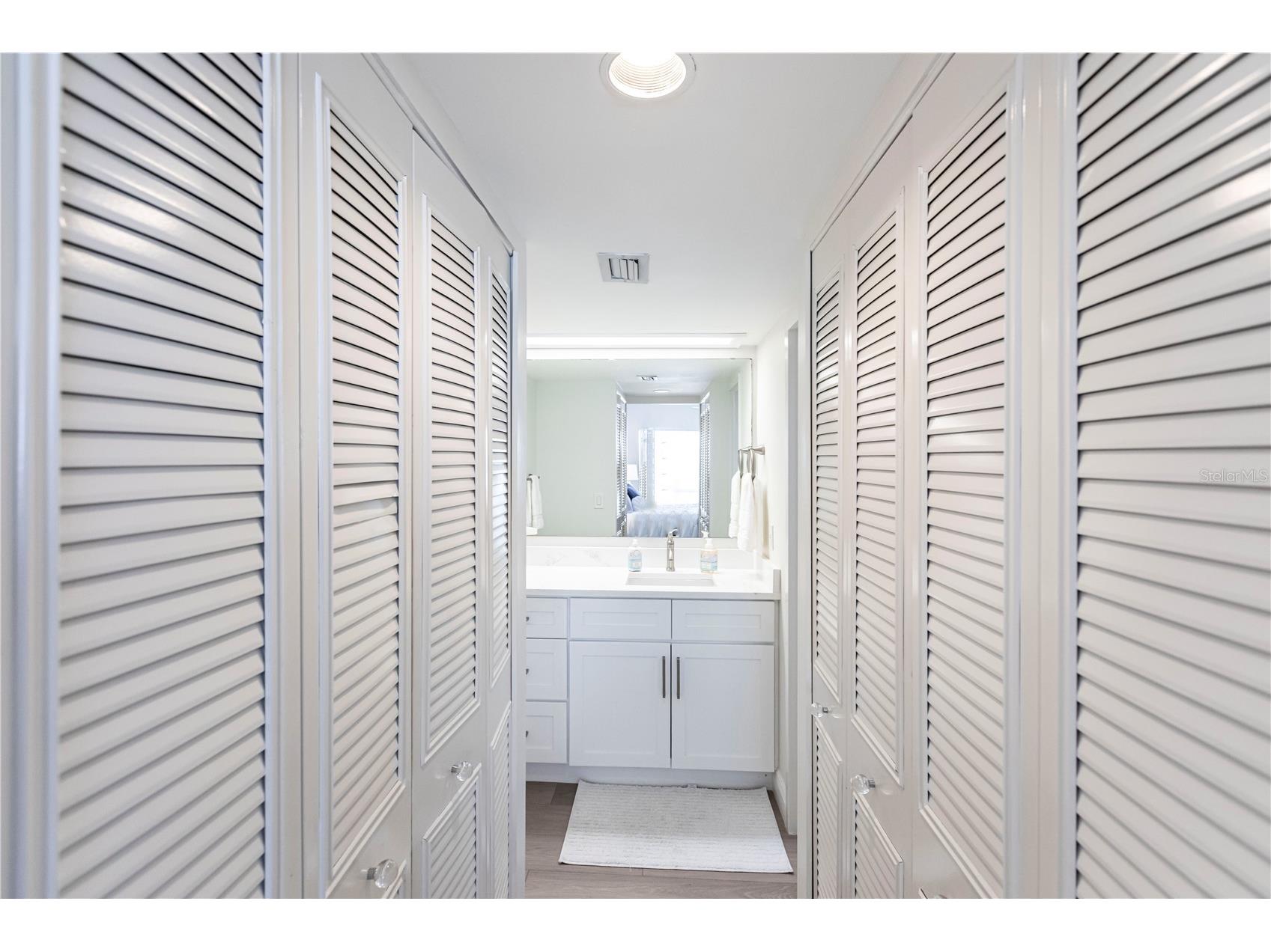 1055 W Peppertree Drive #106AA Sarasota FL 34242 TB8466871 image11