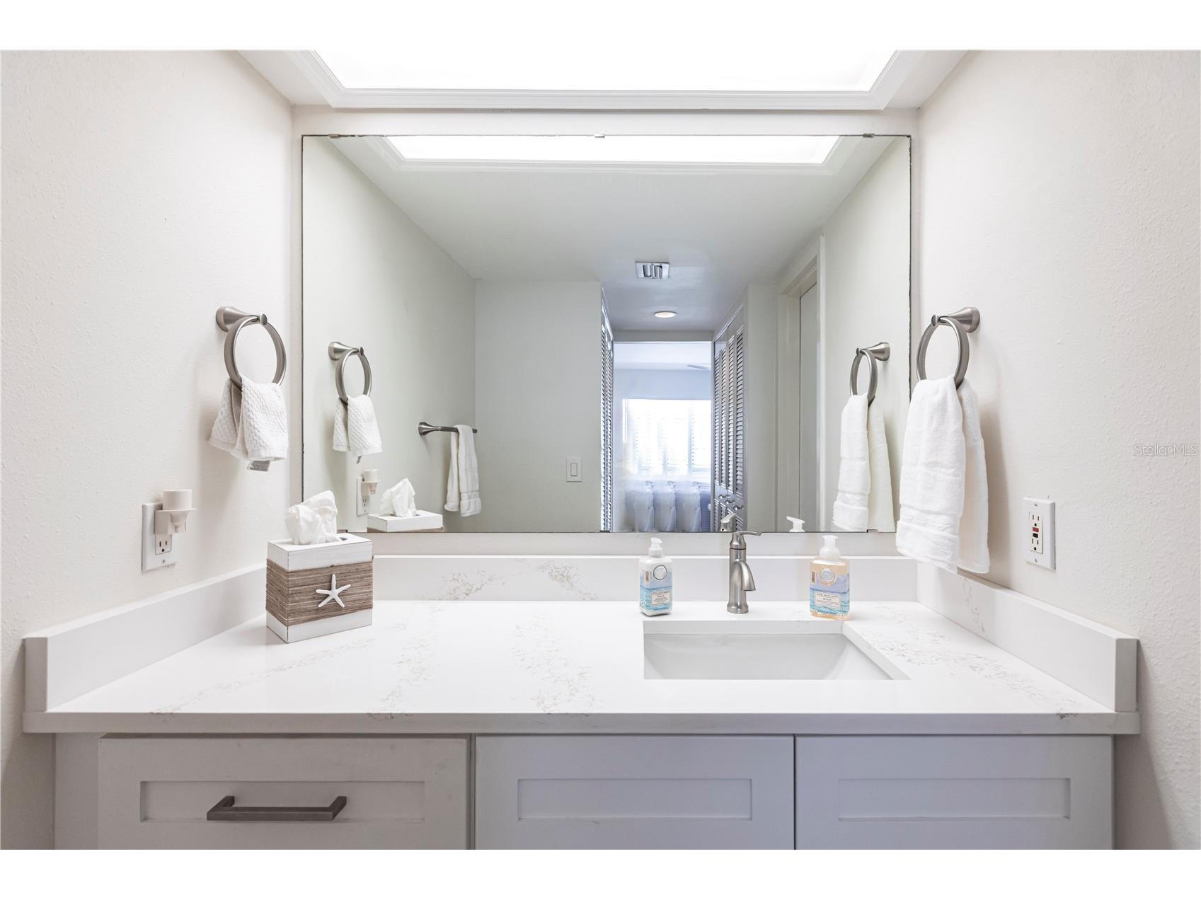 1055 W Peppertree Drive #106AA Sarasota FL 34242 TB8466871 image12