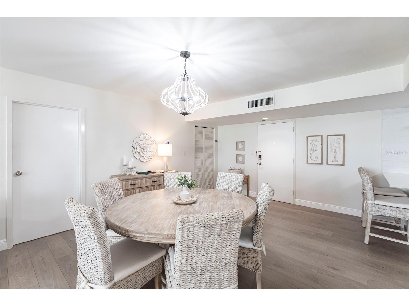 1055 W Peppertree Drive #106AA Sarasota FL 34242 TB8466871 image6