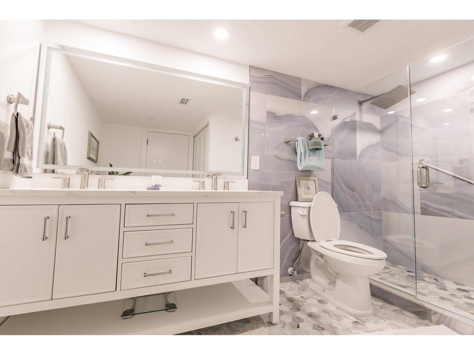 1055 W Peppertree Drive #207AA Sarasota FL 34242 TB8464979 image17