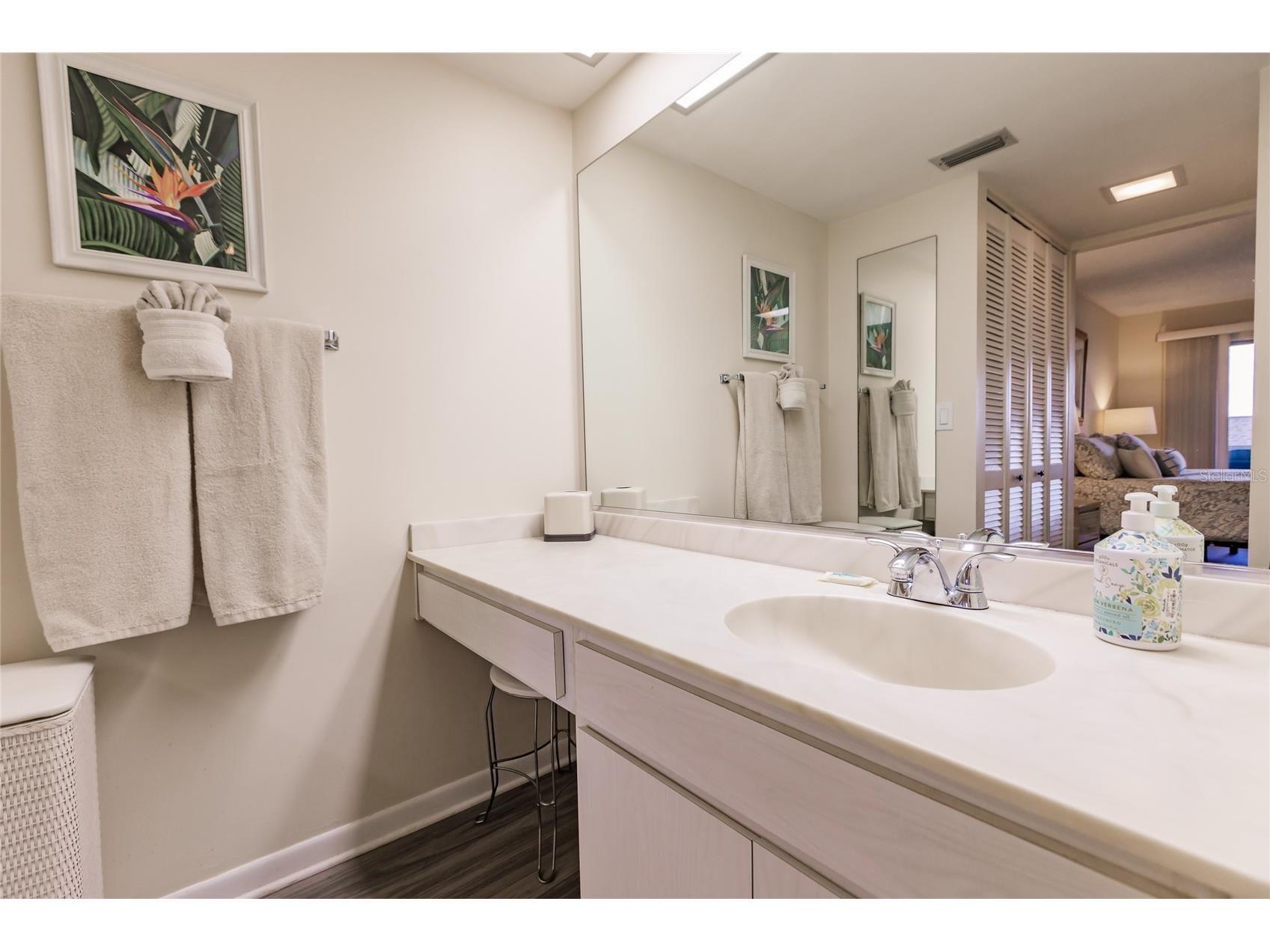 1055 W Peppertree Drive #302AA Sarasota FL 34242 TB8472244 image28