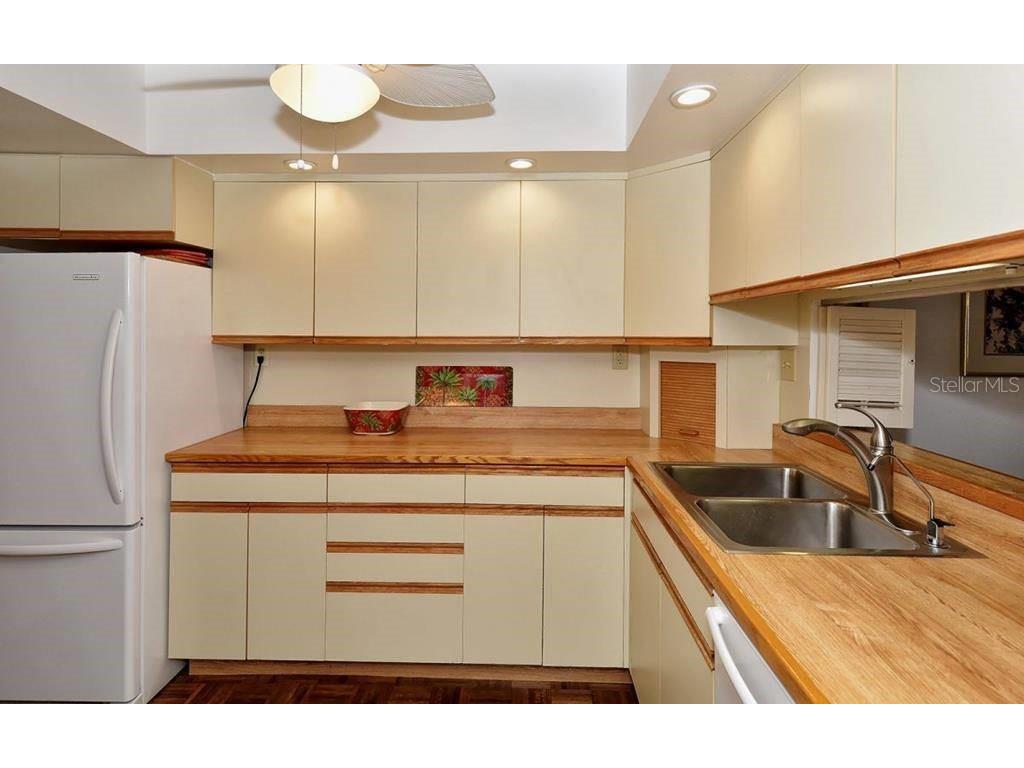 1055 W Peppertree Drive #603AA Sarasota FL 34242 TB8472276 image5