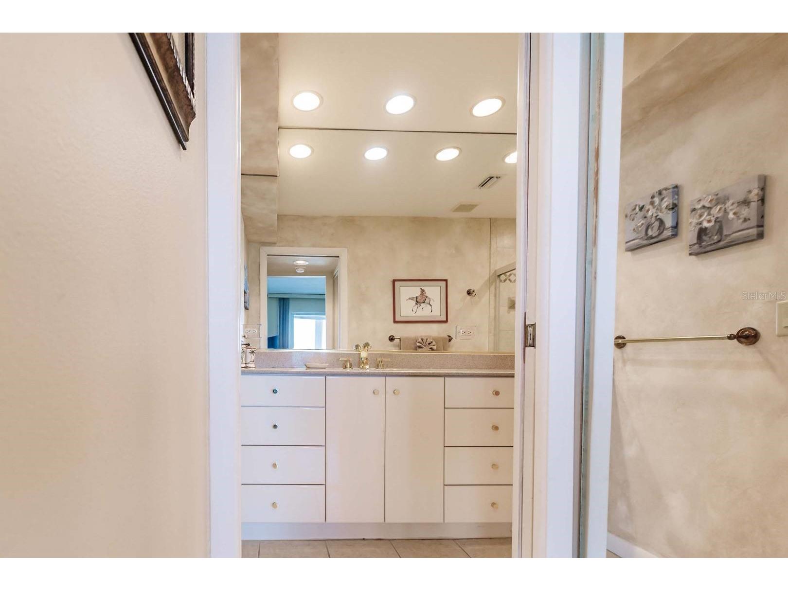 1055 W Peppertree Drive #802AA Sarasota FL 34242 TB8466511 image15