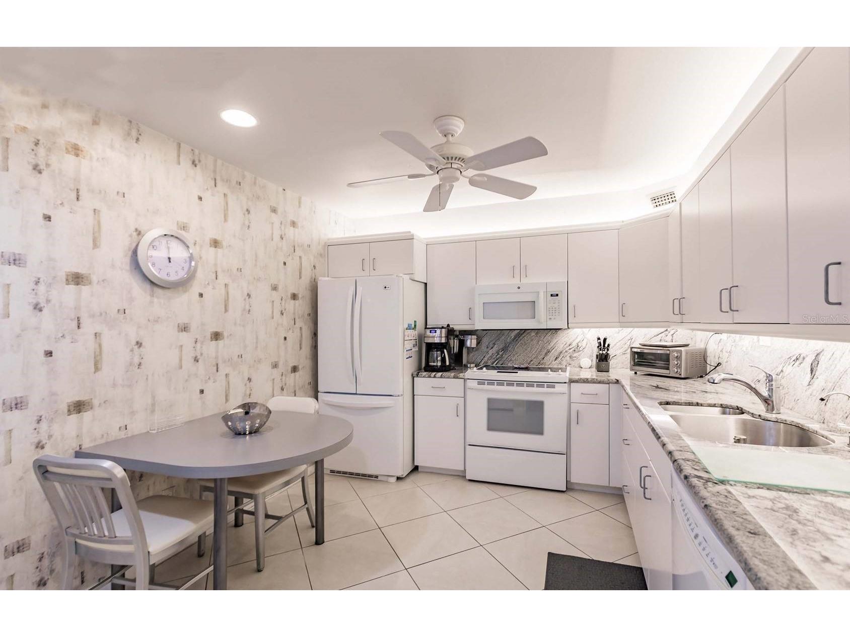 1055 W Peppertree Drive #802AA Sarasota FL 34242 TB8466511 image7