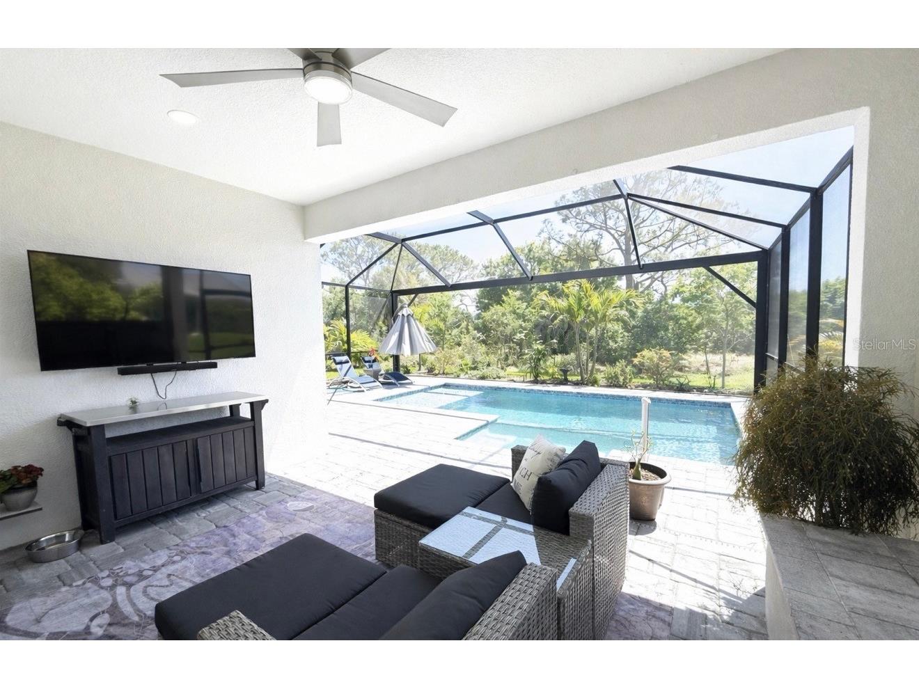 1055 Waterline Court Sarasota FL 34240 A4688404 image6