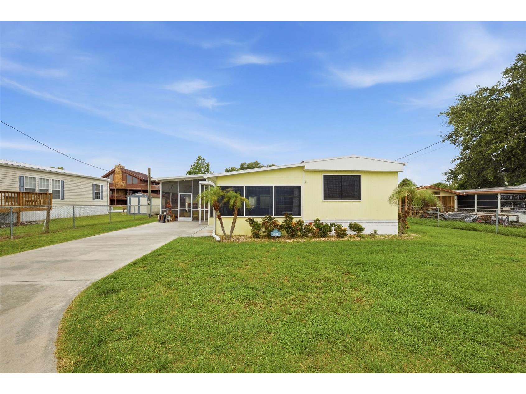 1056 Blue Heron Lane Moore Haven FL 33471 - LAKE OKEECHOBEE A4695914 image1