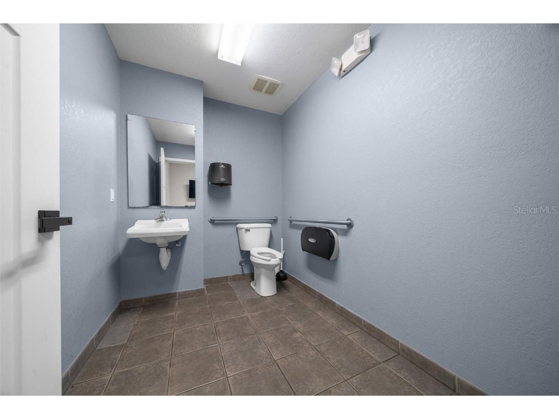 1056 NE 16th Street Ocala FL 34470 OM710911 image24