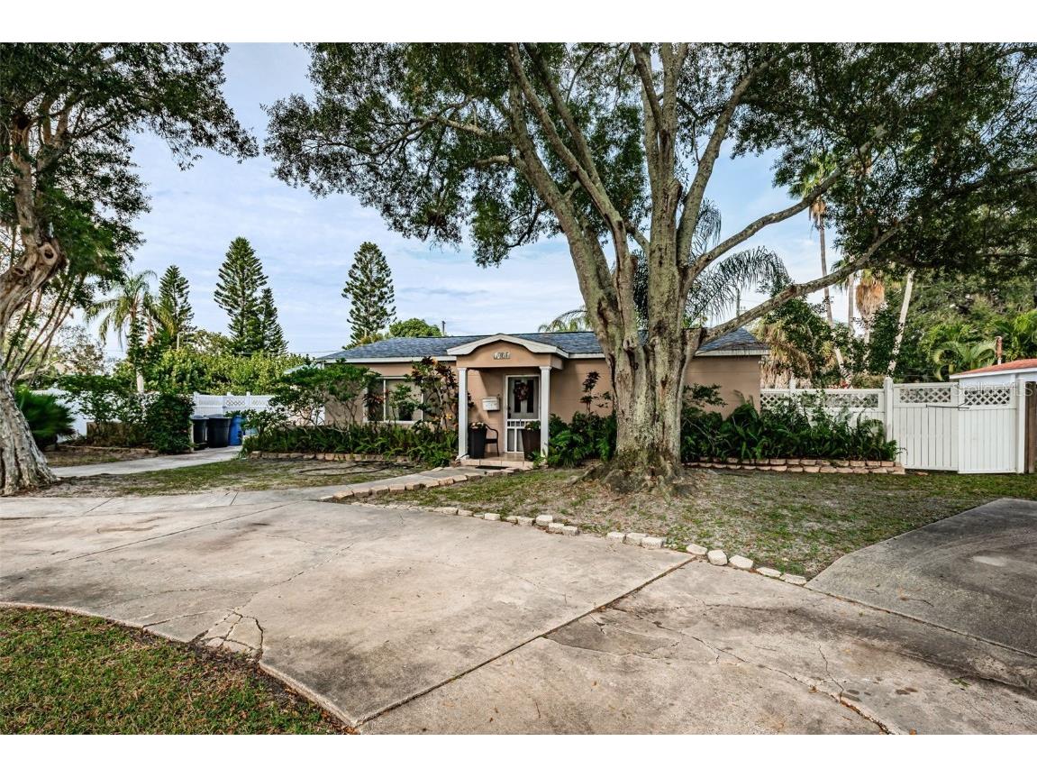 1056 Snell Isle Boulevard NE Saint Petersburg FL 33704 U8223010 image1