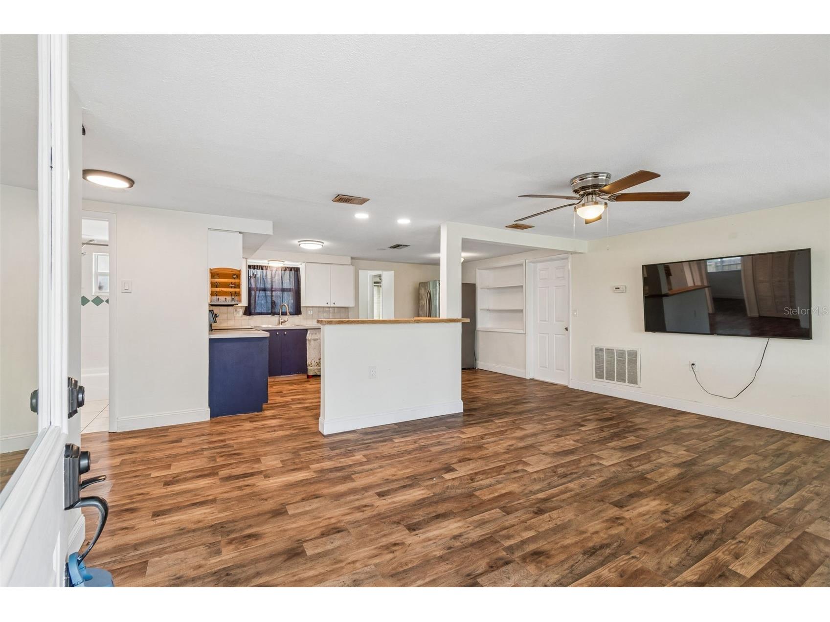 1056 Tamarac Drive Holiday FL 34690 TB8527609 image4