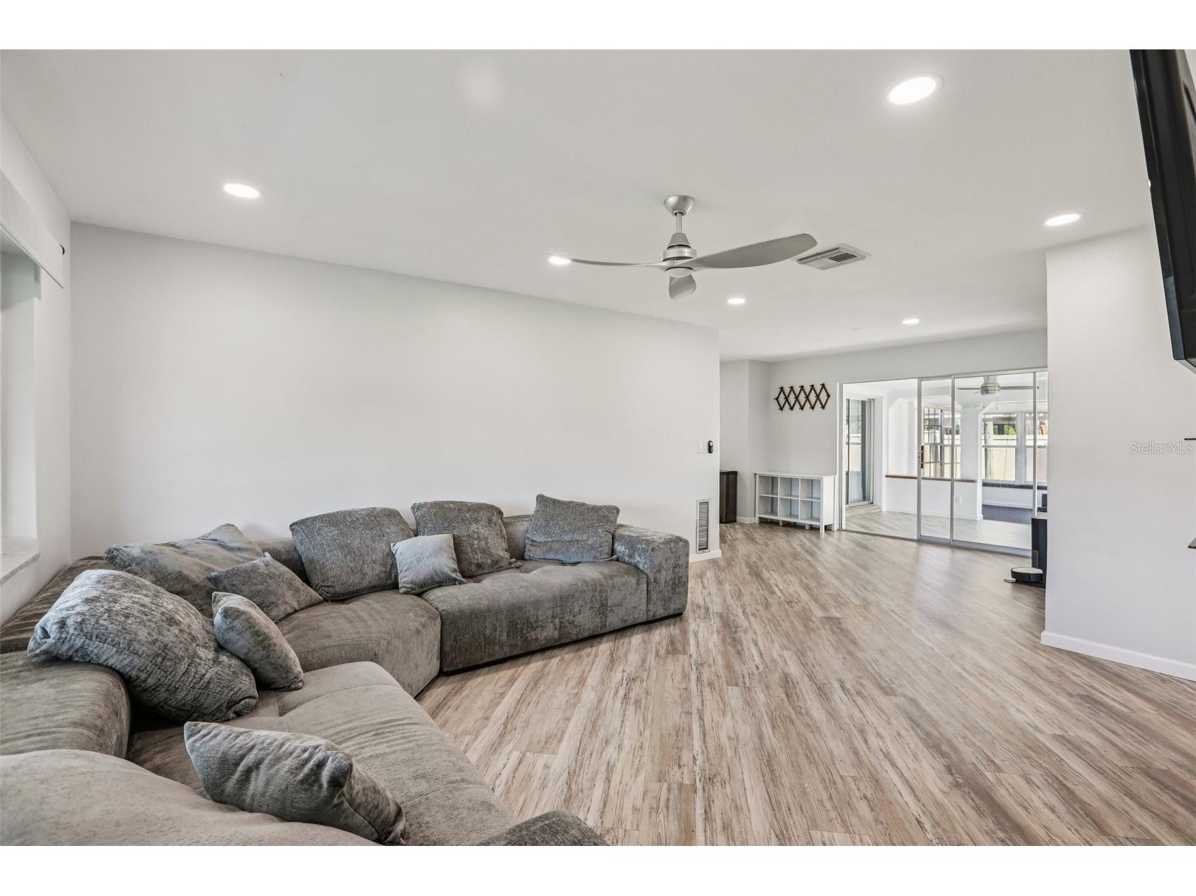 10569 Lake Vista Drive Seminole FL 33772 TB8485677 image3