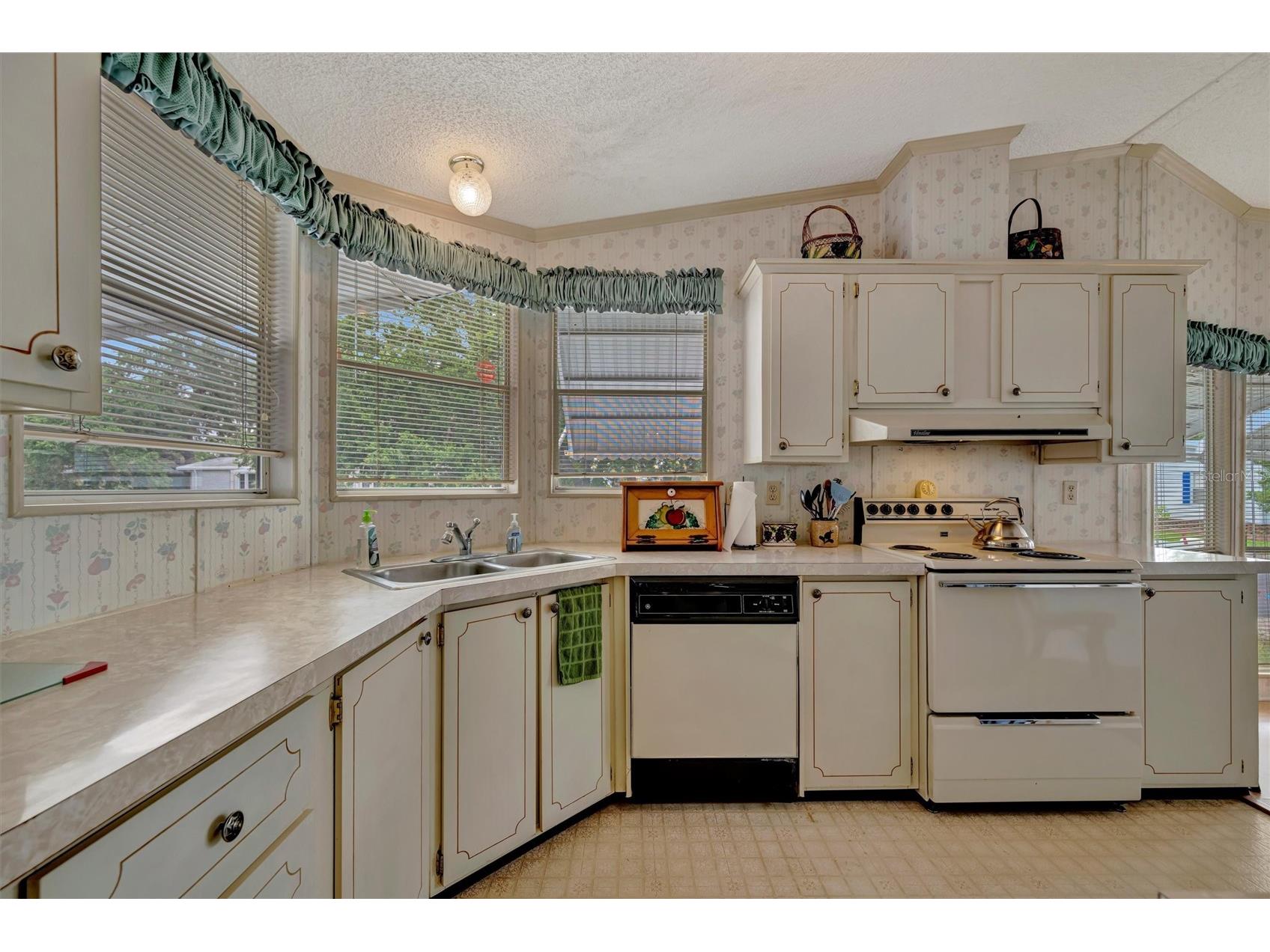 106 N Saint George Circle Apollo Beach FL 33572 TB8468849 image5