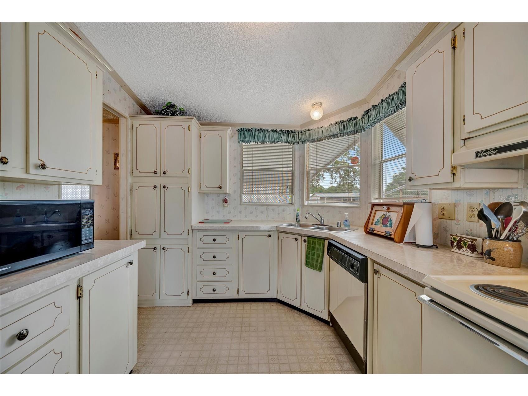 106 N Saint George Circle Apollo Beach FL 33572 TB8468849 image7