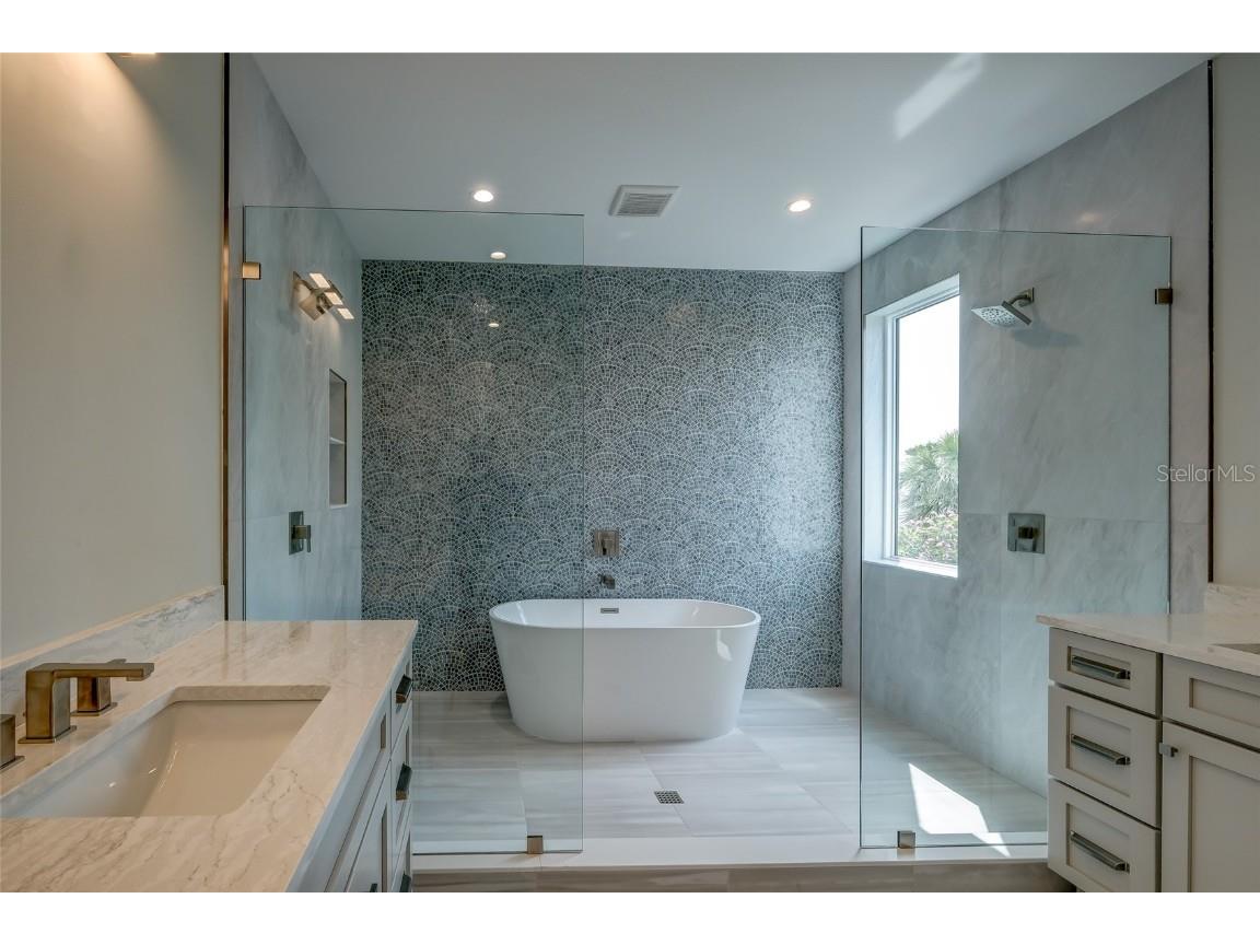 106 S 11th Bradenton Beach FL 34217 - GULF OF AMERICA A4663428 image6