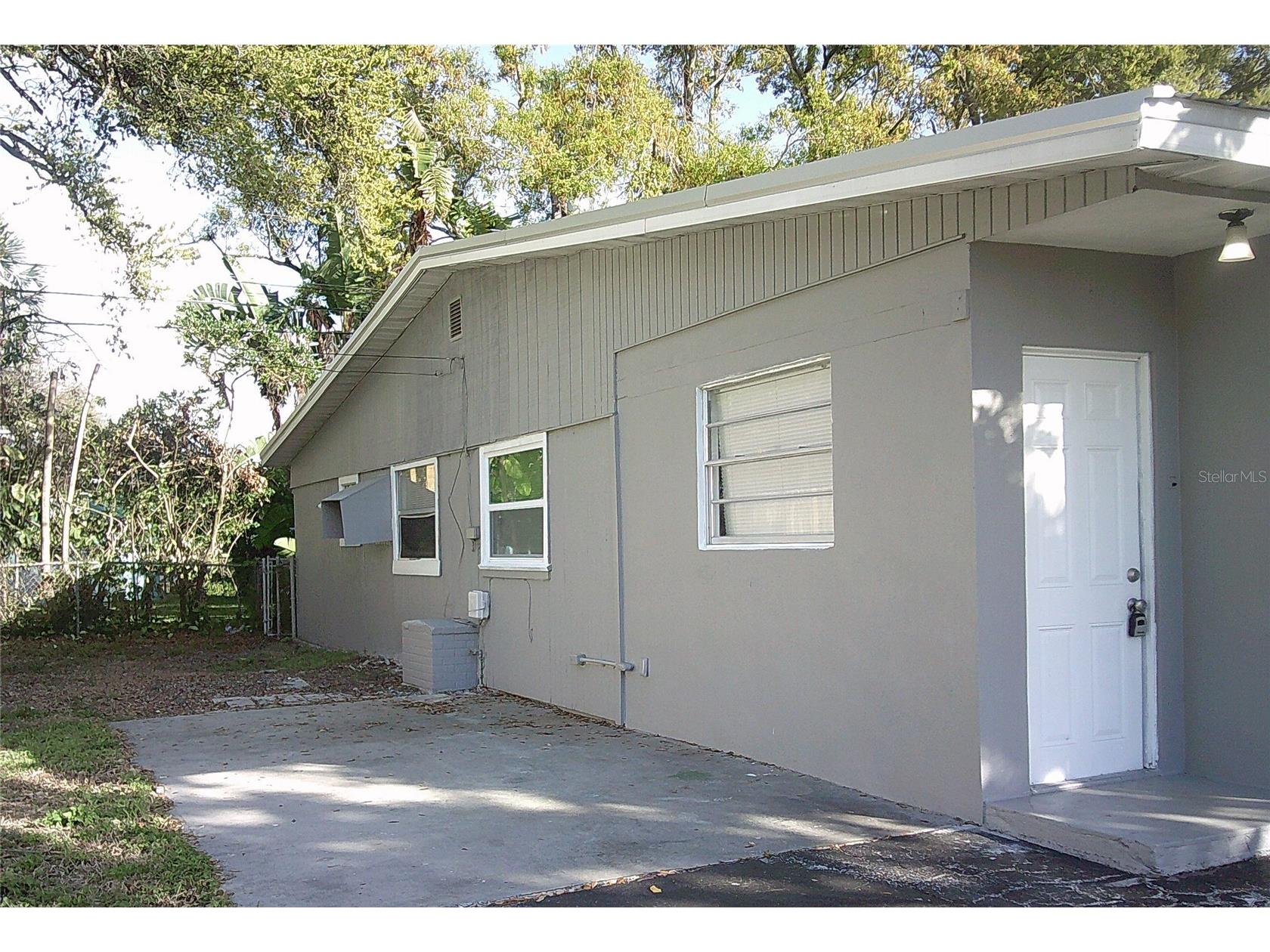 1060 65th Street S Saint Petersburg FL 33707 TB8485120 image2