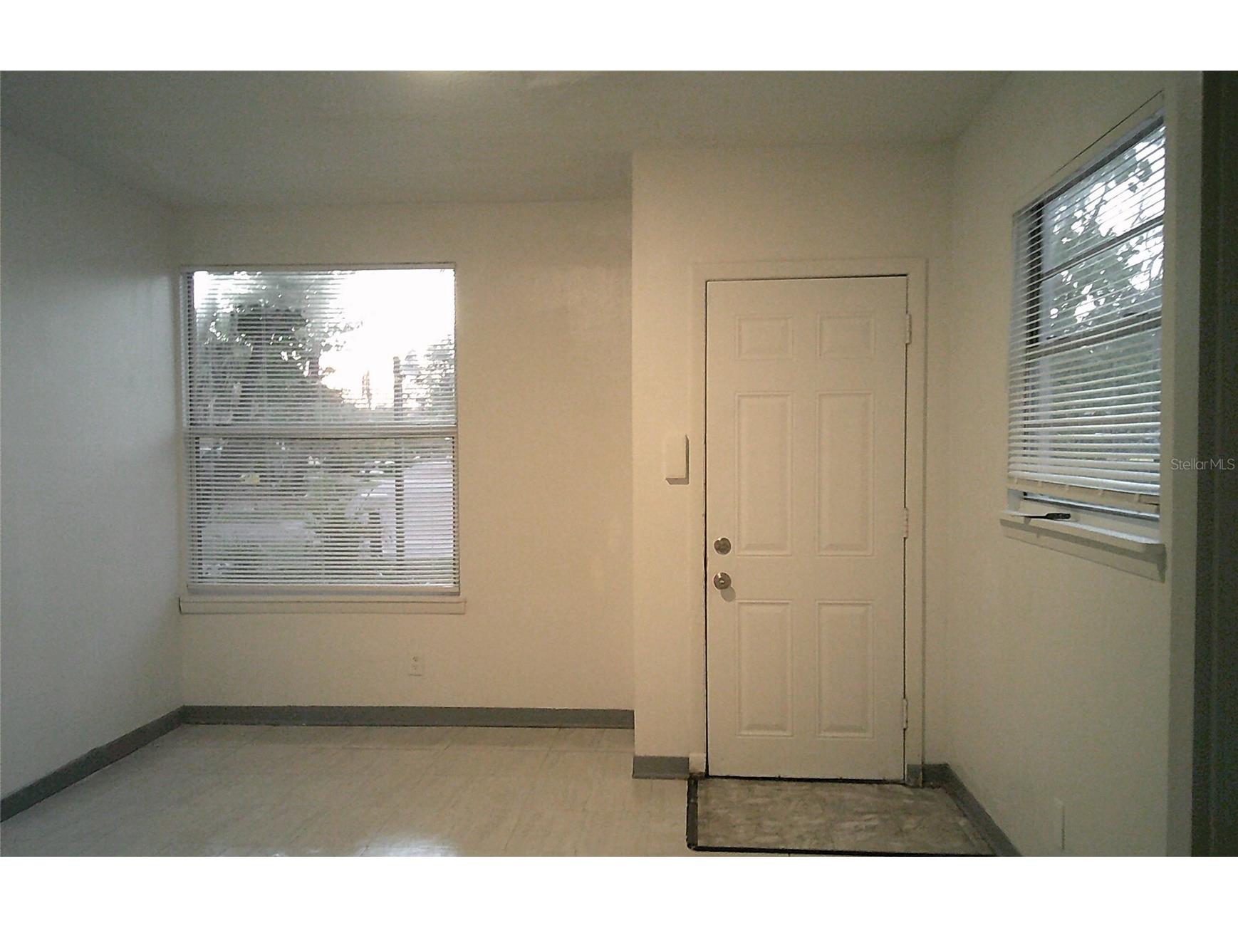 1060 65th Street S Saint Petersburg FL 33707 TB8485120 image3