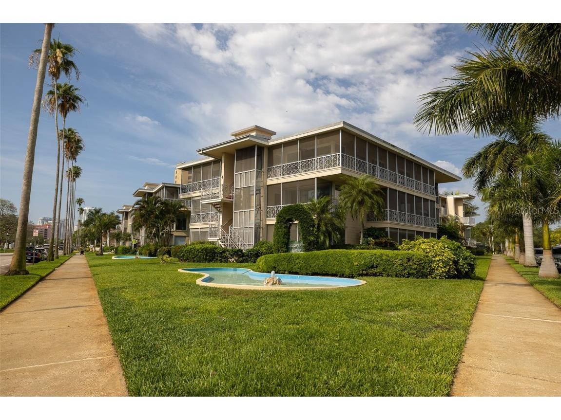 1060 N Shore Drive NE #1 Saint Petersburg FL 33701 U8196235 image1