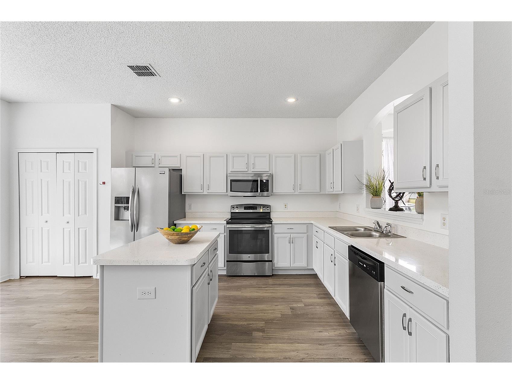 1060 Seasons Boulevard Kissimmee FL 34746 S5149741 image4