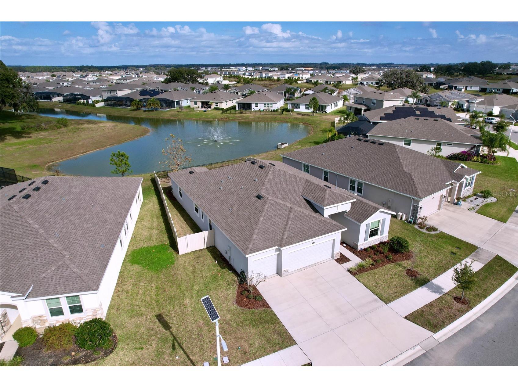 10609 Laxer Cay Loop San Antonio FL 33576 - RENTENTION POND WITH FOUNTAIN TB8463848 image2