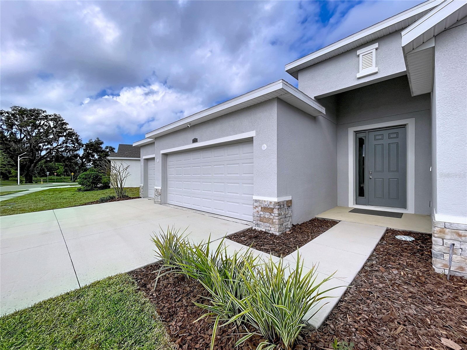 10609 Laxer Cay Loop San Antonio FL 33576 - RENTENTION POND WITH FOUNTAIN TB8463848 image4