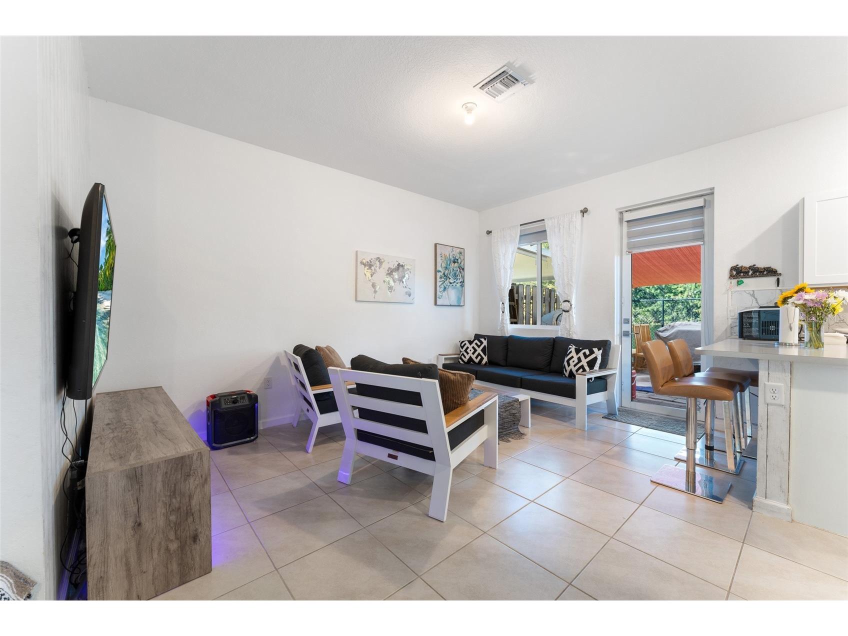 1061 NW 208th Terrace Miami FL 33169 OM718032 image9