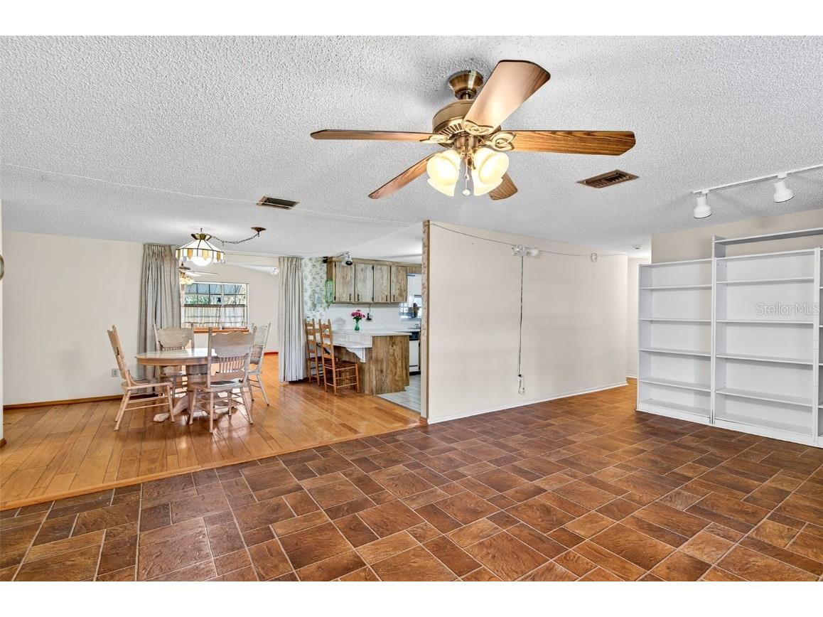 10618 Skewlee Gardens Drive Thonotosassa FL 33592 TB8440637 image24