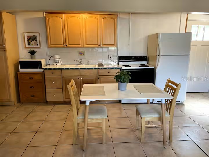 1064 Broadway Dunedin FL 34698 TB8472691 image18