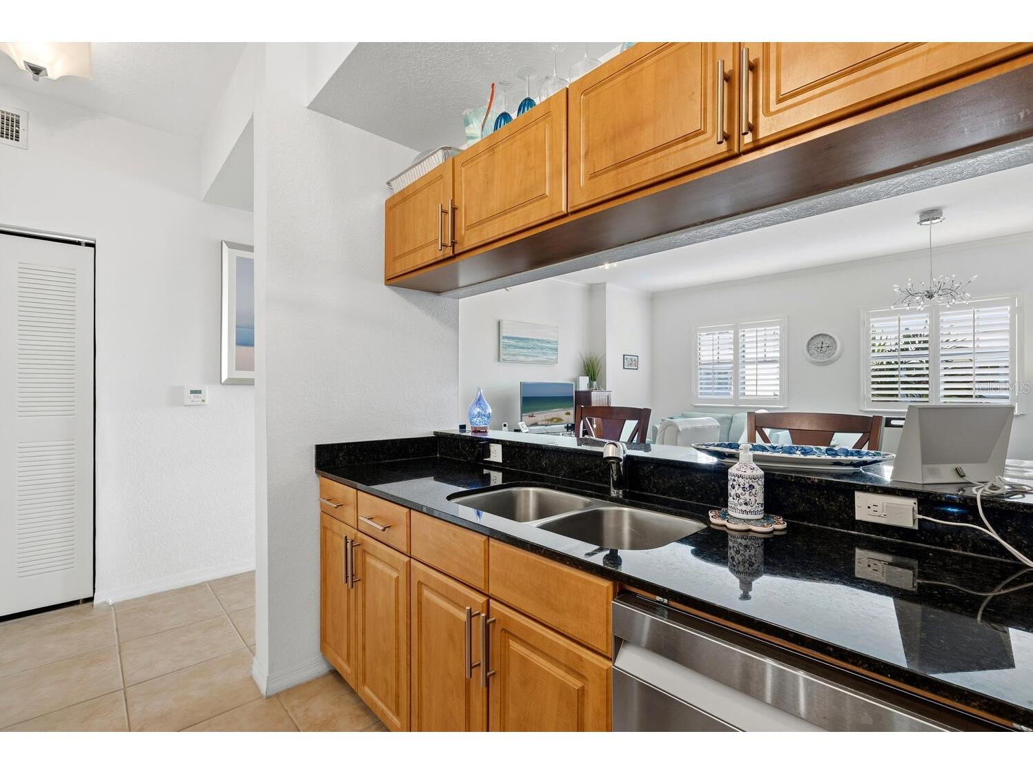 1064 N Tamiami Trail #1206 Sarasota FL 34236 A4678737 image15
