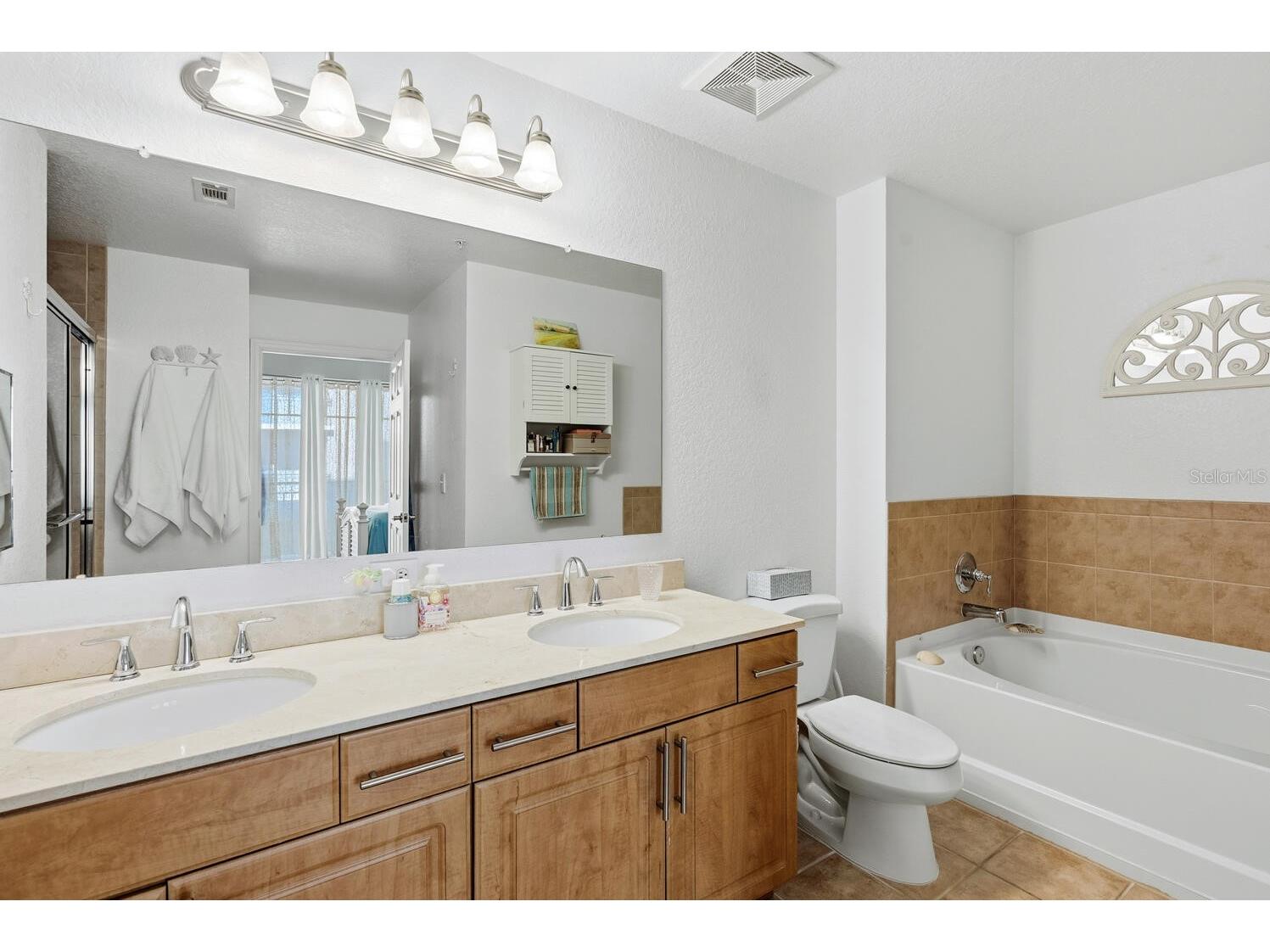 1064 N Tamiami Trail #1206 Sarasota FL 34236 A4678737 image23