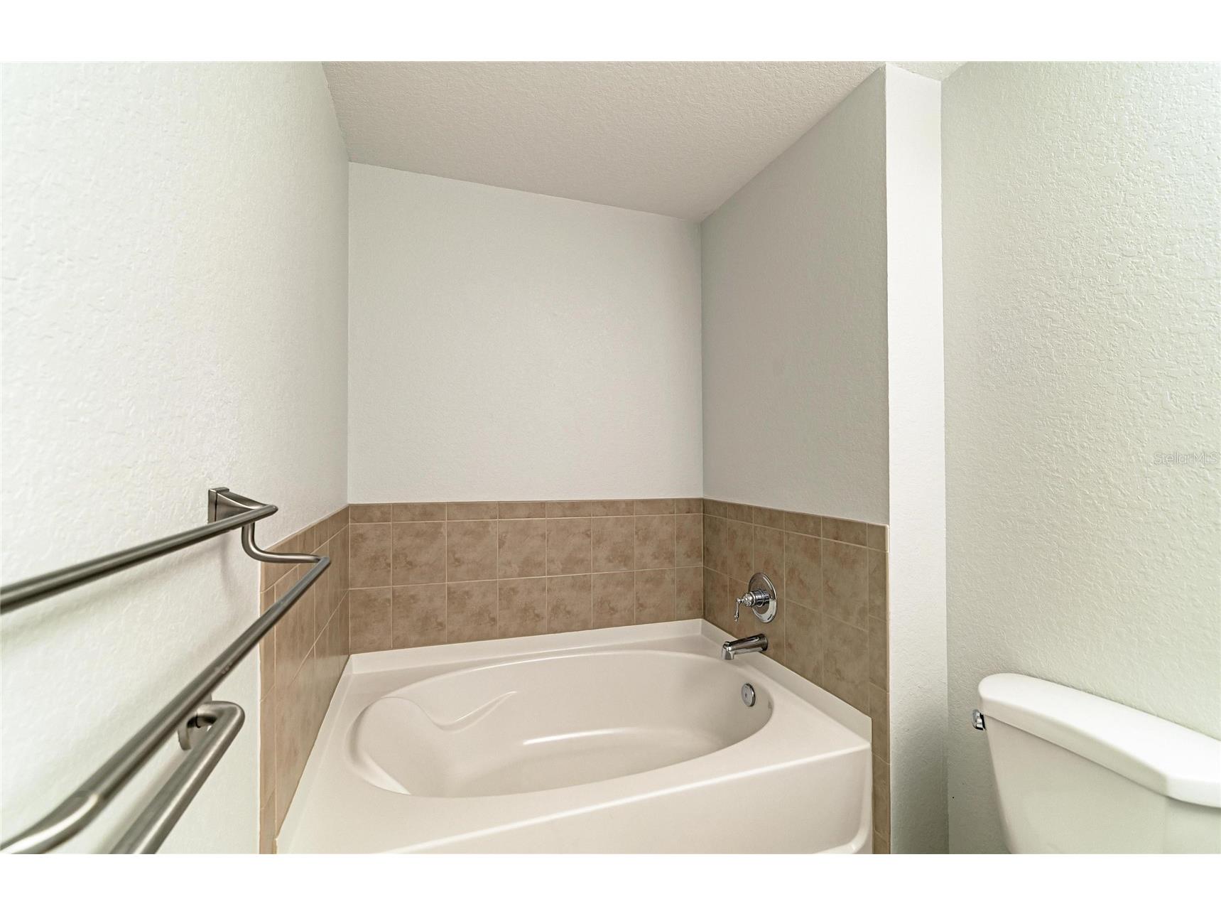 1064 N Tamiami Trail #1304 Sarasota FL 34236 A4691717 image19