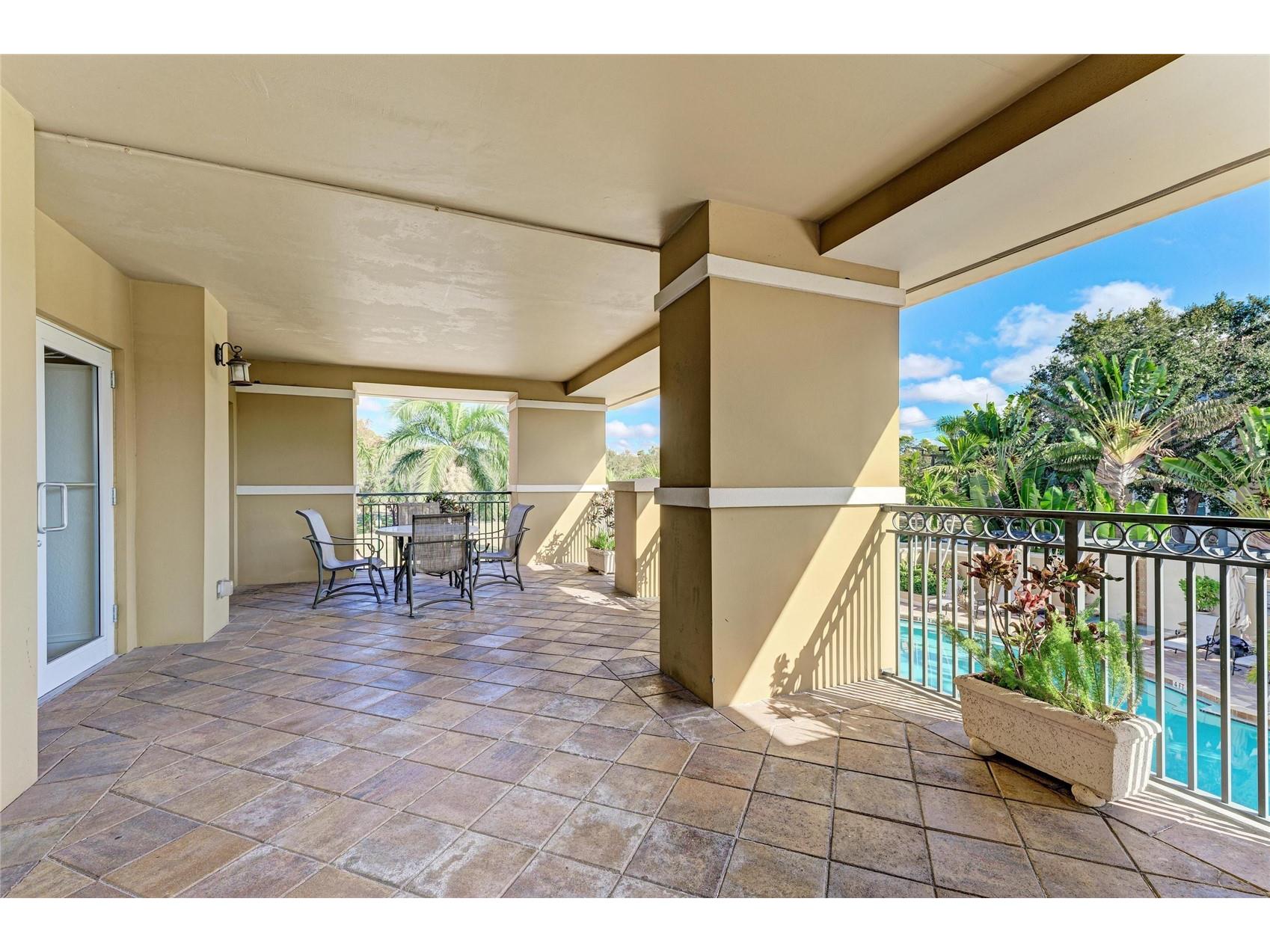 1064 N Tamiami Trail #1304 Sarasota FL 34236 A4691717 image40