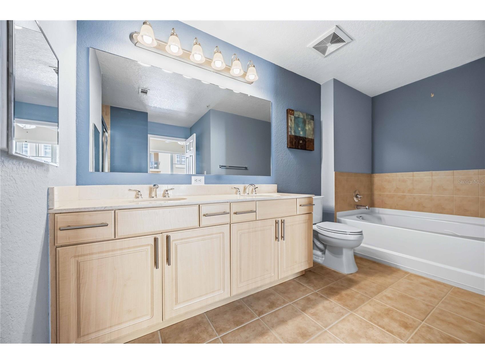 1064 N Tamiami Trail #1406 Sarasota FL 34236 A4687760 image11