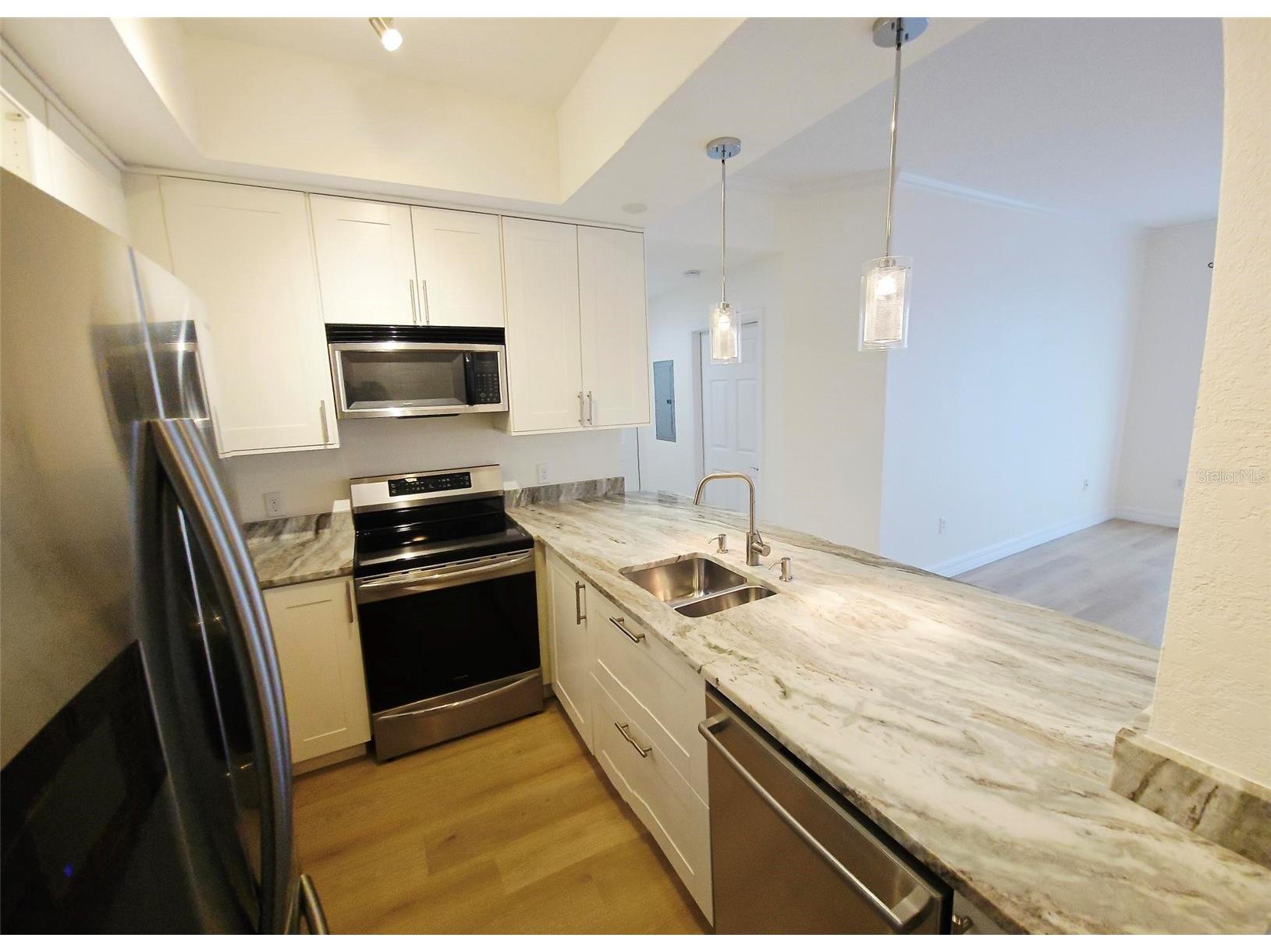 1064 N Tamiami Trail #1435 Sarasota FL 34236 A4671364 image5