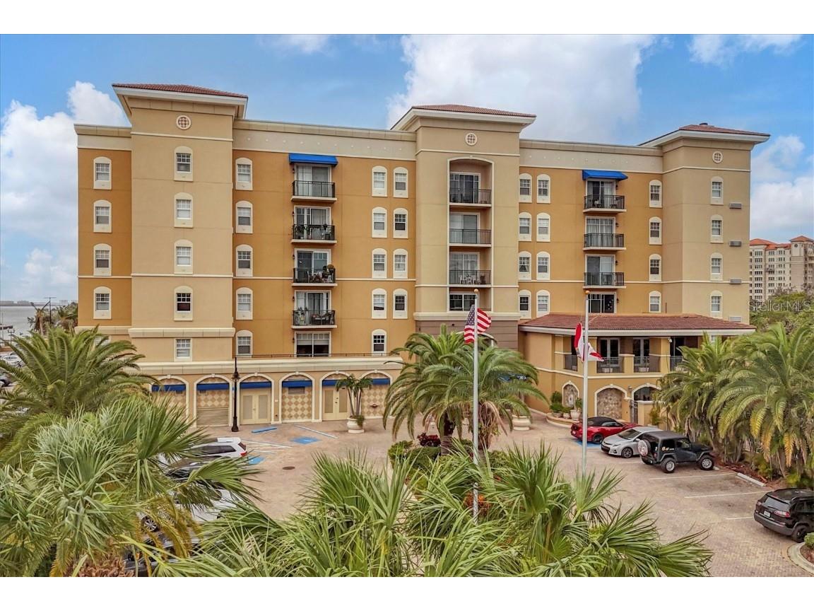 1064 N Tamiami Trail #1504 Sarasota FL 34236 A4635832 image1