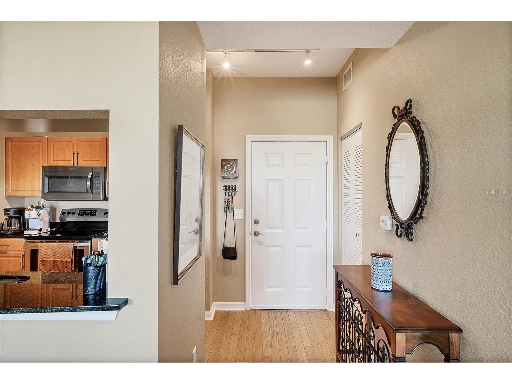 1064 N Tamiami Trail #1527 Sarasota FL 34236 A4693829 image8
