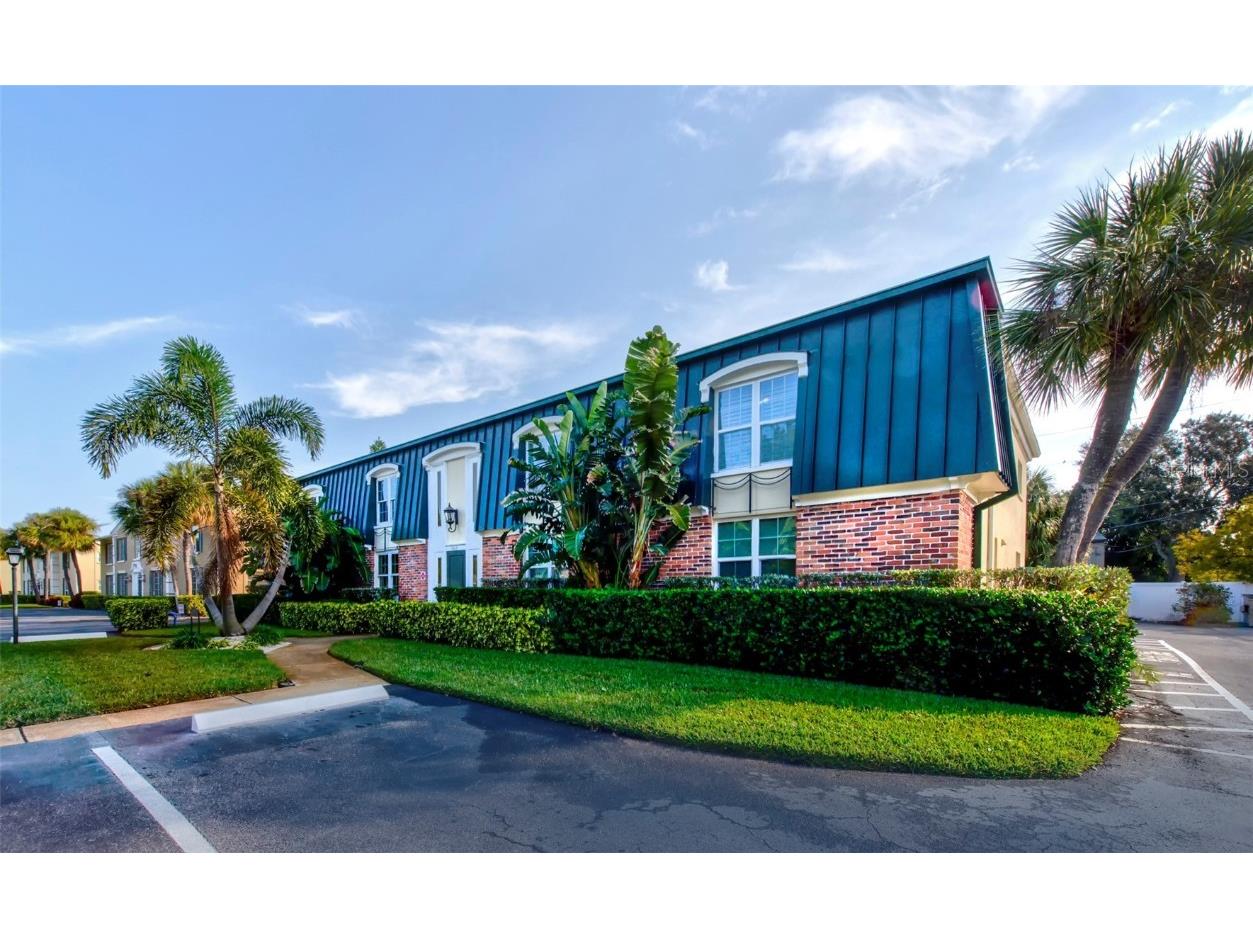 1065 Eden Isle Boulevard NE #1 Saint Petersburg FL 33704 U8186210 image1
