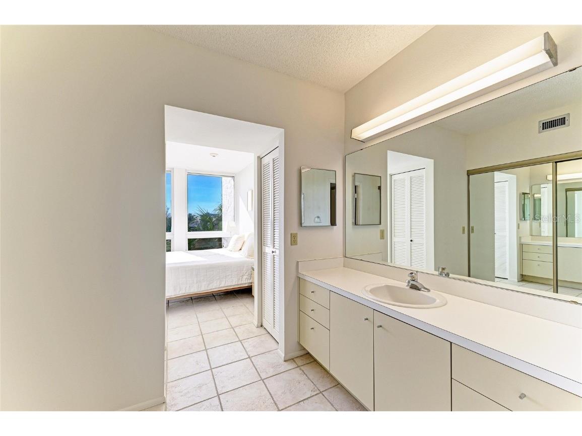 1065 Gulf Of Mexico Drive #201 Longboat Key FL 34228 - GULF OF MEXICO A4669086 image27