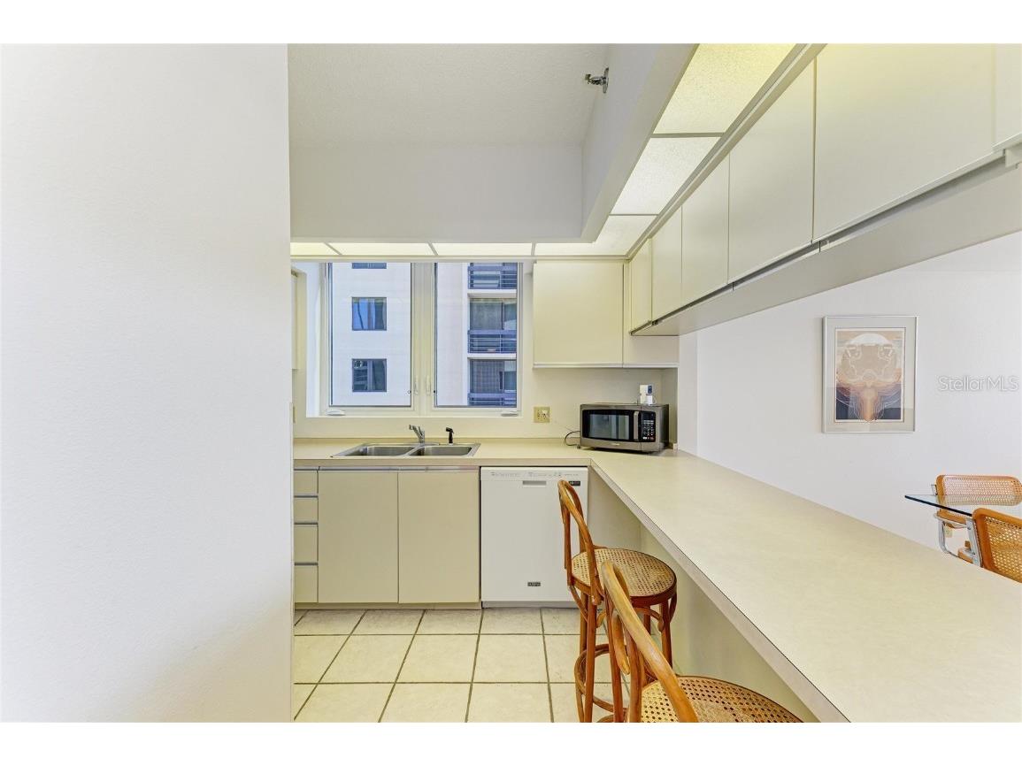 1065 Gulf Of Mexico Drive #201 Longboat Key FL 34228 - GULF OF MEXICO A4669086 image8