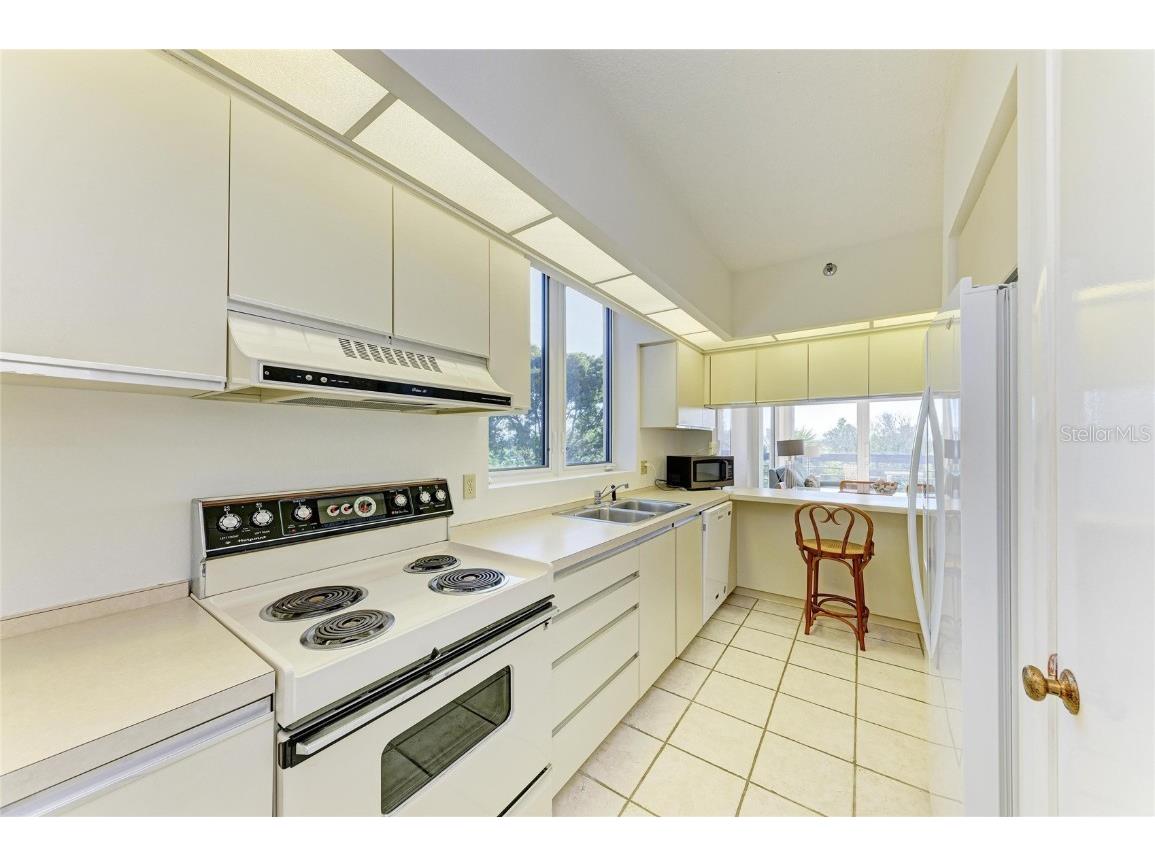 1065 Gulf Of Mexico Drive #201 Longboat Key FL 34228 - GULF OF MEXICO A4669086 image9