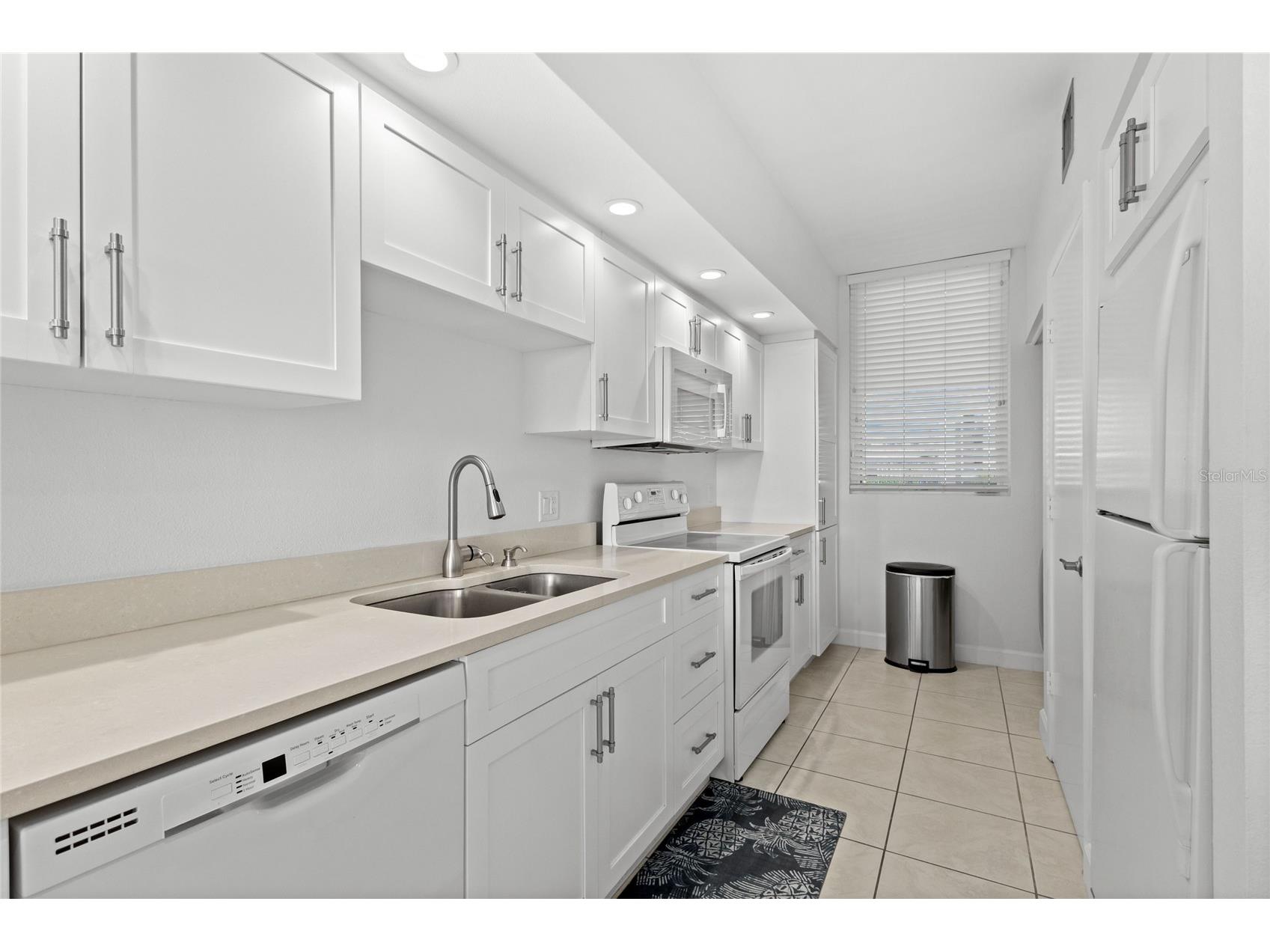 1065 Gulf Of Mexico Drive #402 Longboat Key FL 34228 - GULF AND SARASOTA BAY A4666641 image13