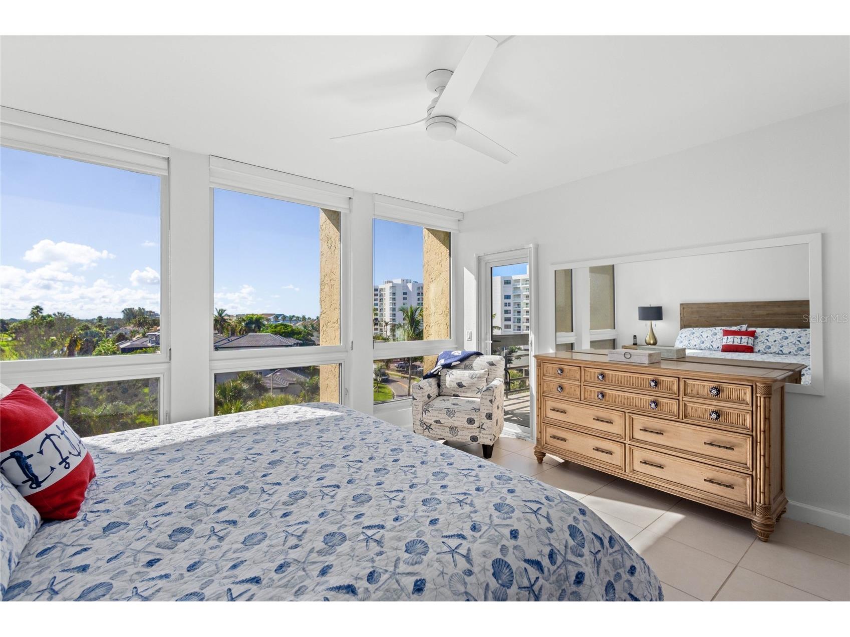 1065 Gulf Of Mexico Drive #402 Longboat Key FL 34228 - GULF AND SARASOTA BAY A4666641 image17